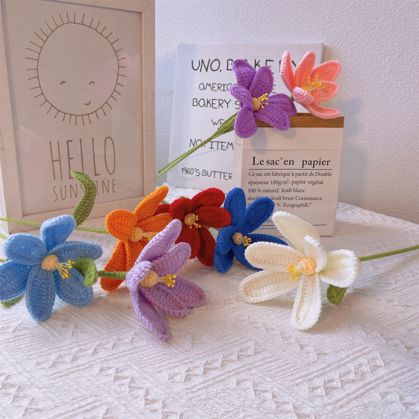 Handgefertigte gehäkelte Tulpenblumen – aus Garn gefertigt, Heimdekoration, Geschenkidee, Blumenarrangement, symbolische Blume, florale Akzente, Blumenstrauß
