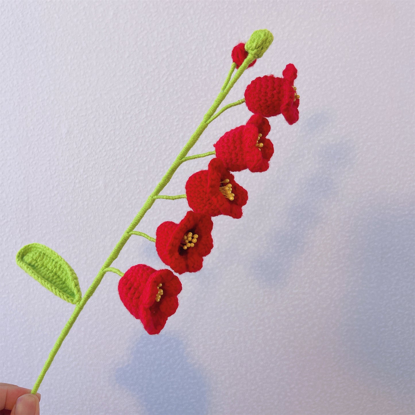Maiglöckchen-Bouquet für den Geburtsmonat Mai – handgehäkelte Geburtstagsblume mit einem Stiel
