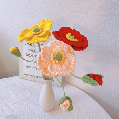 Ruhige Lotusblüten: Handgefertigter gehäkelter Lotusblütenstecker für eine beruhigende Gartendekoration