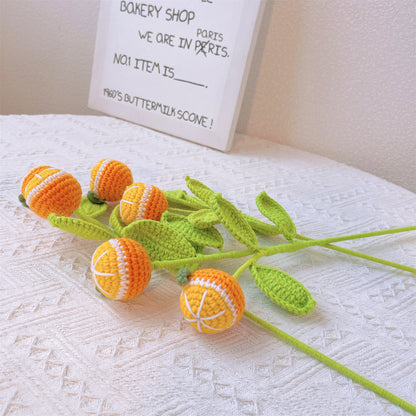 Vibrant Orange Burst : Piquet orange au crochet fabriqué à la main pour un décor de jardin joyeux et un cadeau significatif