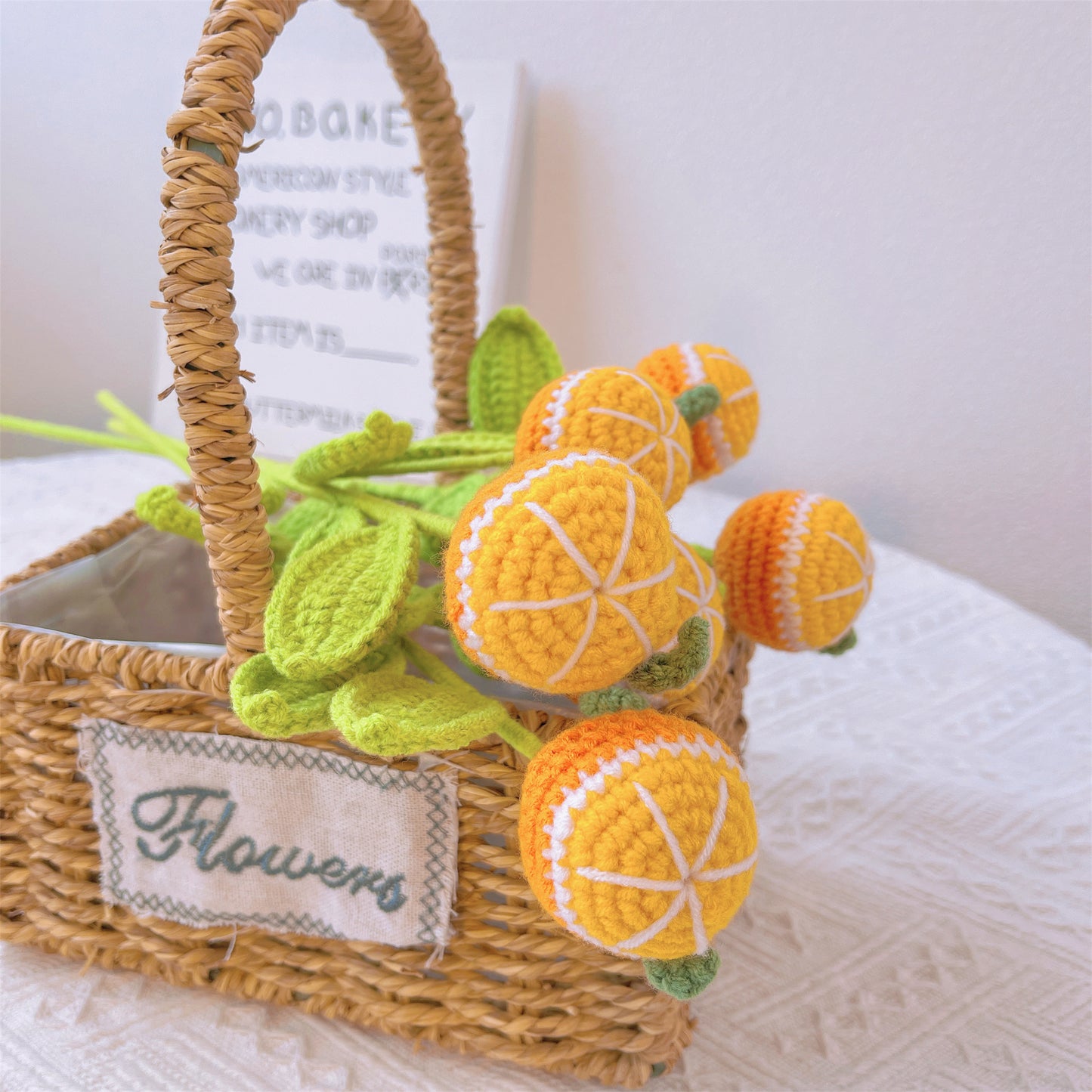 Vibrant Orange Burst : Piquet orange au crochet fabriqué à la main pour un décor de jardin joyeux et un cadeau significatif
