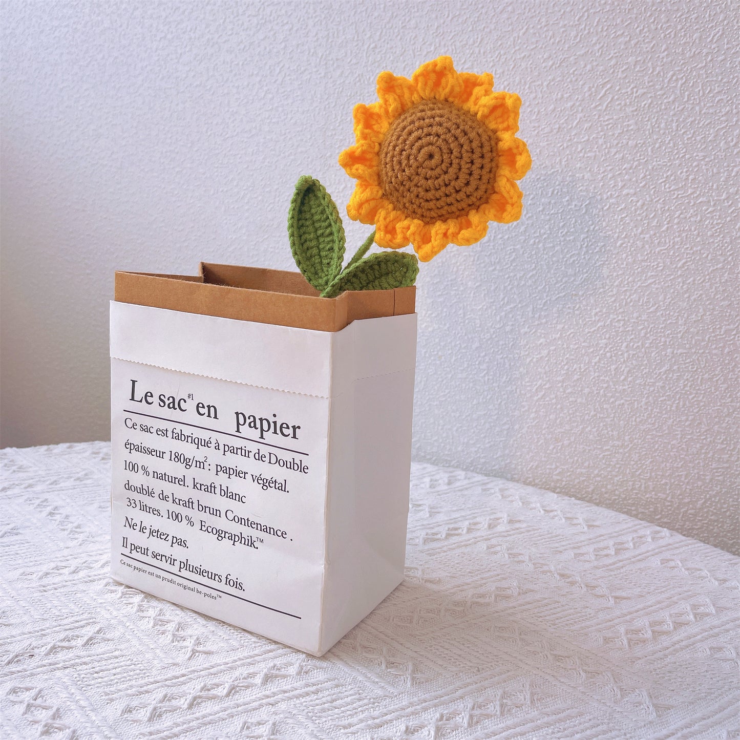 Goldener Sonnenschein: Handgefertigter gehäkelter gelber Blumenstrauß – Sonnenblumen, Pompons, Baumwolle, Rosen