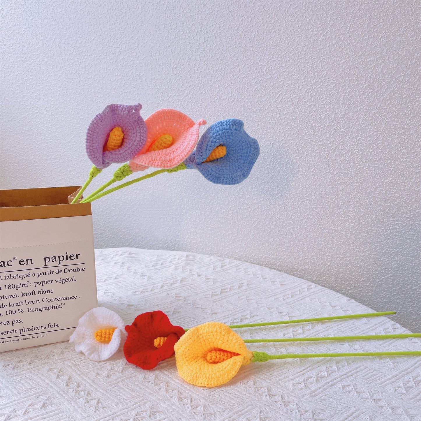 Calla Lily Grace : Piquet de Calla Lily au crochet fabriqué à la main pour un décor de jardin gracieux