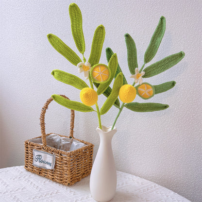Fraîcheur du citron : Feuille de citronnier au crochet fabriquée à la main avec piquet de citron pour une décoration de jardin rafraîchissante