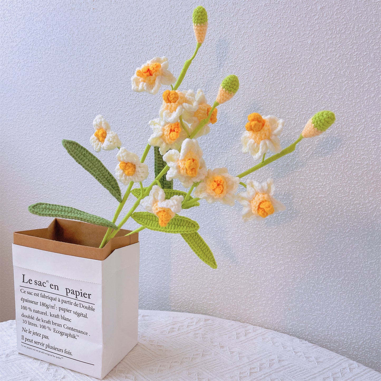 Réveil printanier : piquet de jonquilles au crochet fabriqué à la main pour une décoration de jardin joyeuse