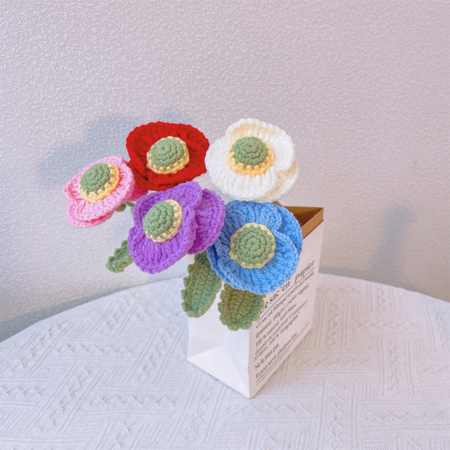 Poppy Passion : Piquet Coquelicot au Crochet fabriqué à la Main pour une décoration de Jardin audacieuse