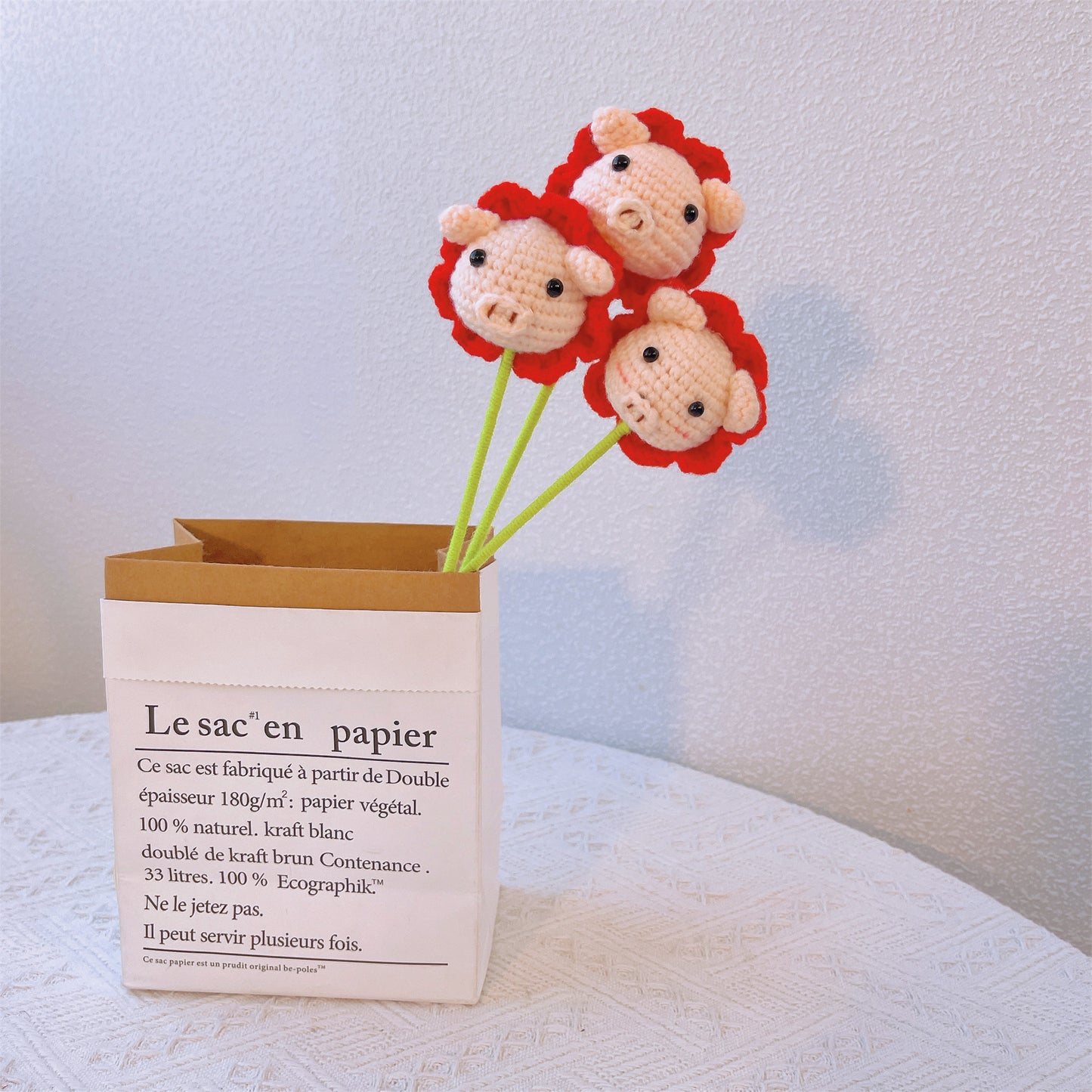 Piggy Bloom : Tête de cochon mignonne au crochet fabriquée à la main avec finition en forme de fleur pour un décor de jardin ludique