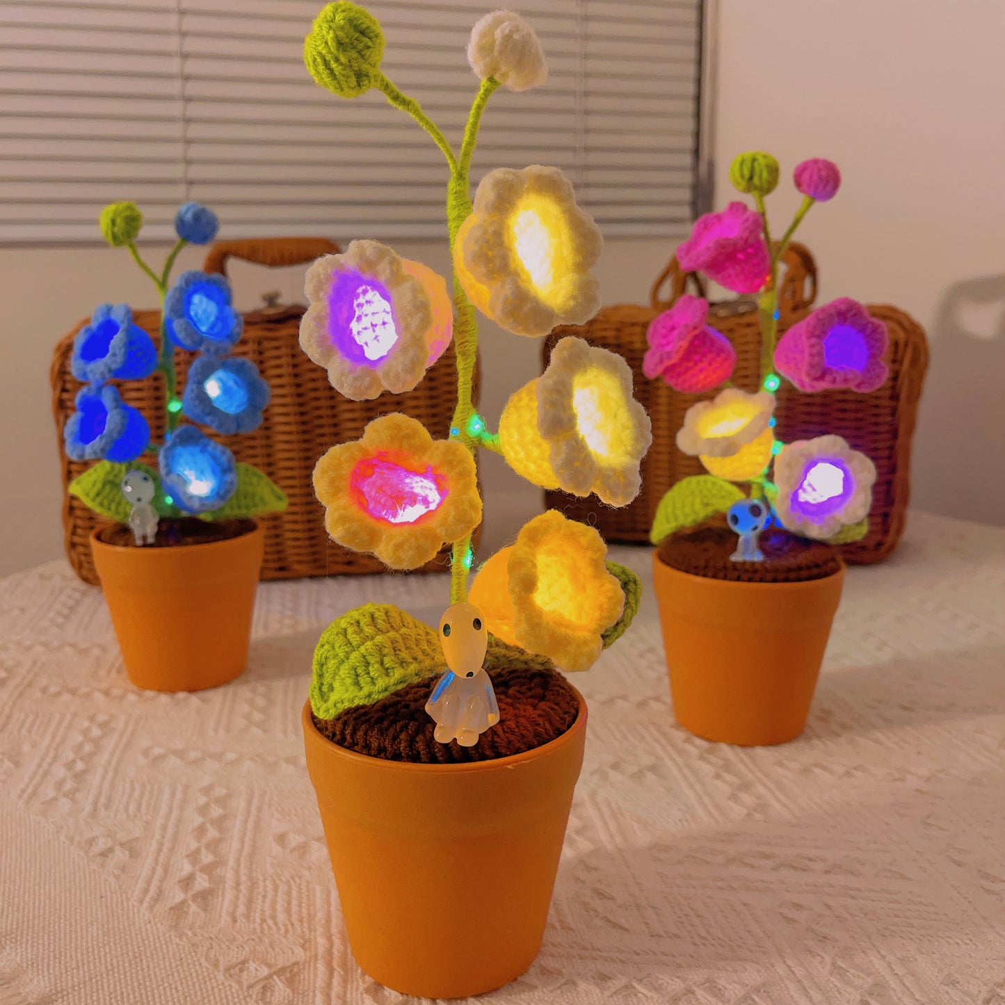 Plante de muguet au crochet faite à la main - Fleurs LED lumineuses - Décoration intérieure unique - Cadeau parfait pour les amateurs de plantes - Fil fabriqué à la main