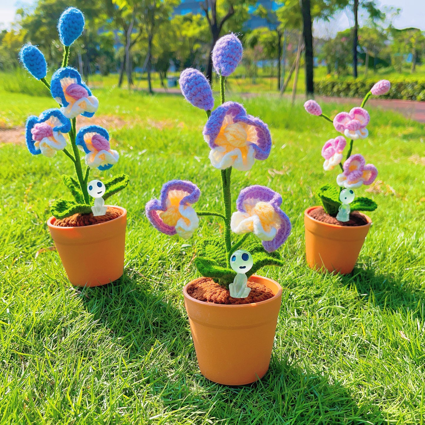 Handgefertigte gehäkelte Schmetterlings-Orchideenpflanze – realistische Kunstblume – einzigartige Wohndekoration – Pflanzenliebhaber – handgefertigt – Phalaenopsi – einzelner Stiel