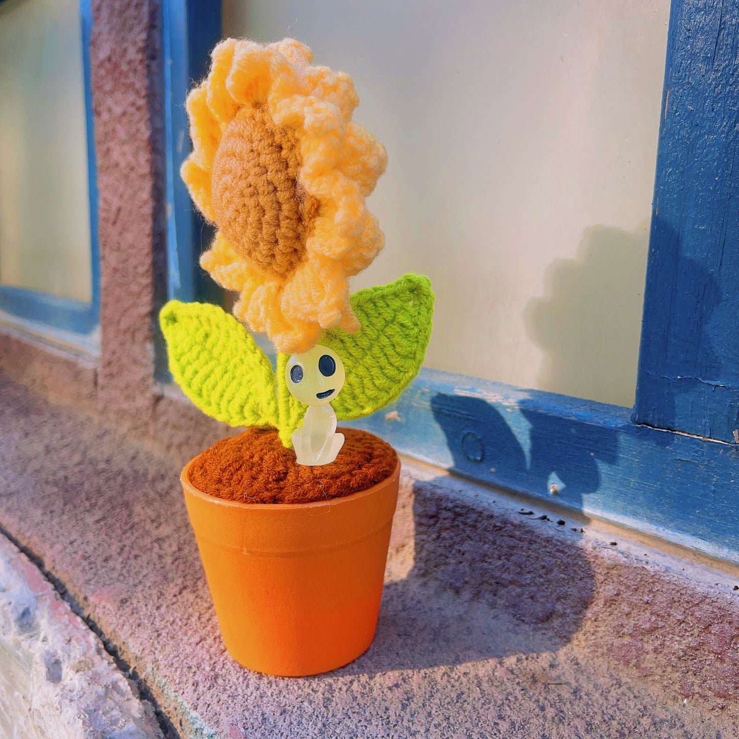Handgefertigte gehäkelte Sonnenblumenpflanze – realistische Kunstblume – einzigartige Wohndekoration – perfektes Geschenk für Pflanzenliebhaber – handgefertigt