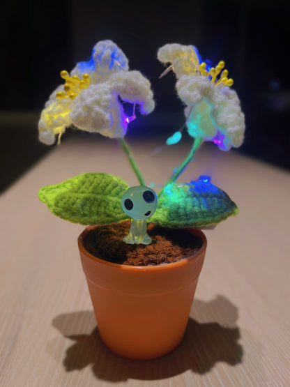 Handgefertigte gehäkelte Lilienpflanze mit LED: Realistische Kunstblume für einzigartige Heimdekoration, perfektes Geschenk für Pflanzenliebhaber, handgefertigtes DIY-Geschenk