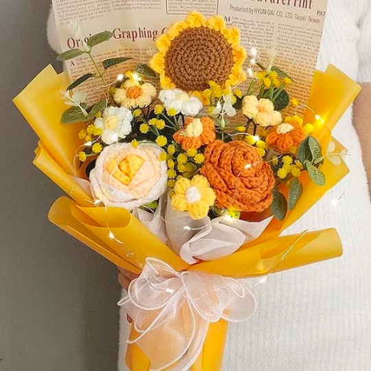 Bouquet Sunny Delight au crochet fait à la main de roses, de tournesols et de bouffées - Magnifiques teintes dorées et orange