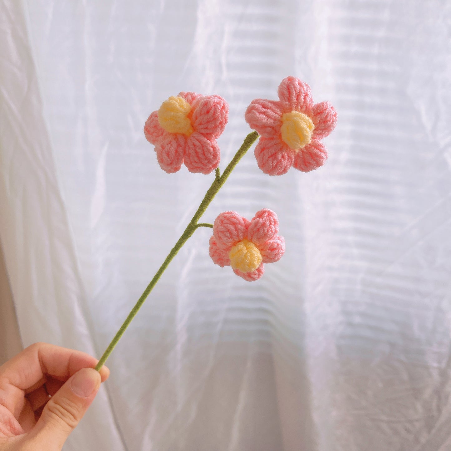 Murmures au crochet faites à la main de pétales de bonheur Bouquet de roses, tulipes, tournesols, marguerites et œillets - Jolies roses