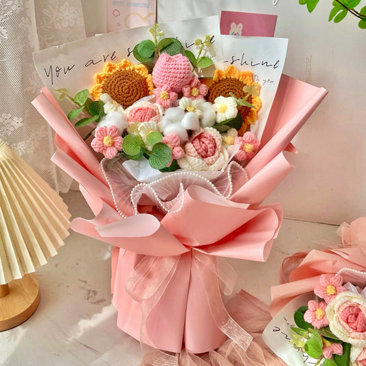 Symphonie florale : bouquet de fleurs au crochet fait à la main en rose - tournesols, tulipes, bouffées, roses et coton - un cadeau exquis pour la fête des mères, les mariages ou la Saint-Valentin