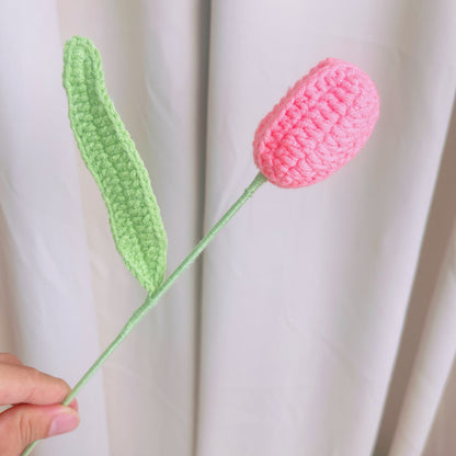 Blühende Pracht: Handgefertigter gehäkelter rosa Blumenstrauß – ein luxuriöser Wandteppich aus Garn und Eleganz für unvergessliche Momente – Rosen, Tulpen, Pompons, Nelken