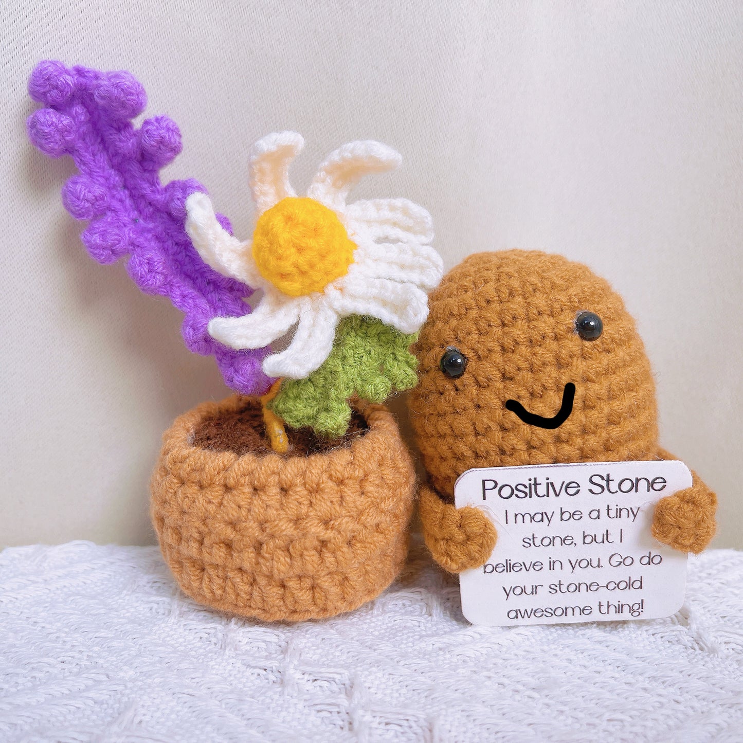 (Citation personnalisée) Crochet fait à la main pierre Zen positive avec Pot de fleurs tricoté pomme de terre résolution du nouvel an rester fort