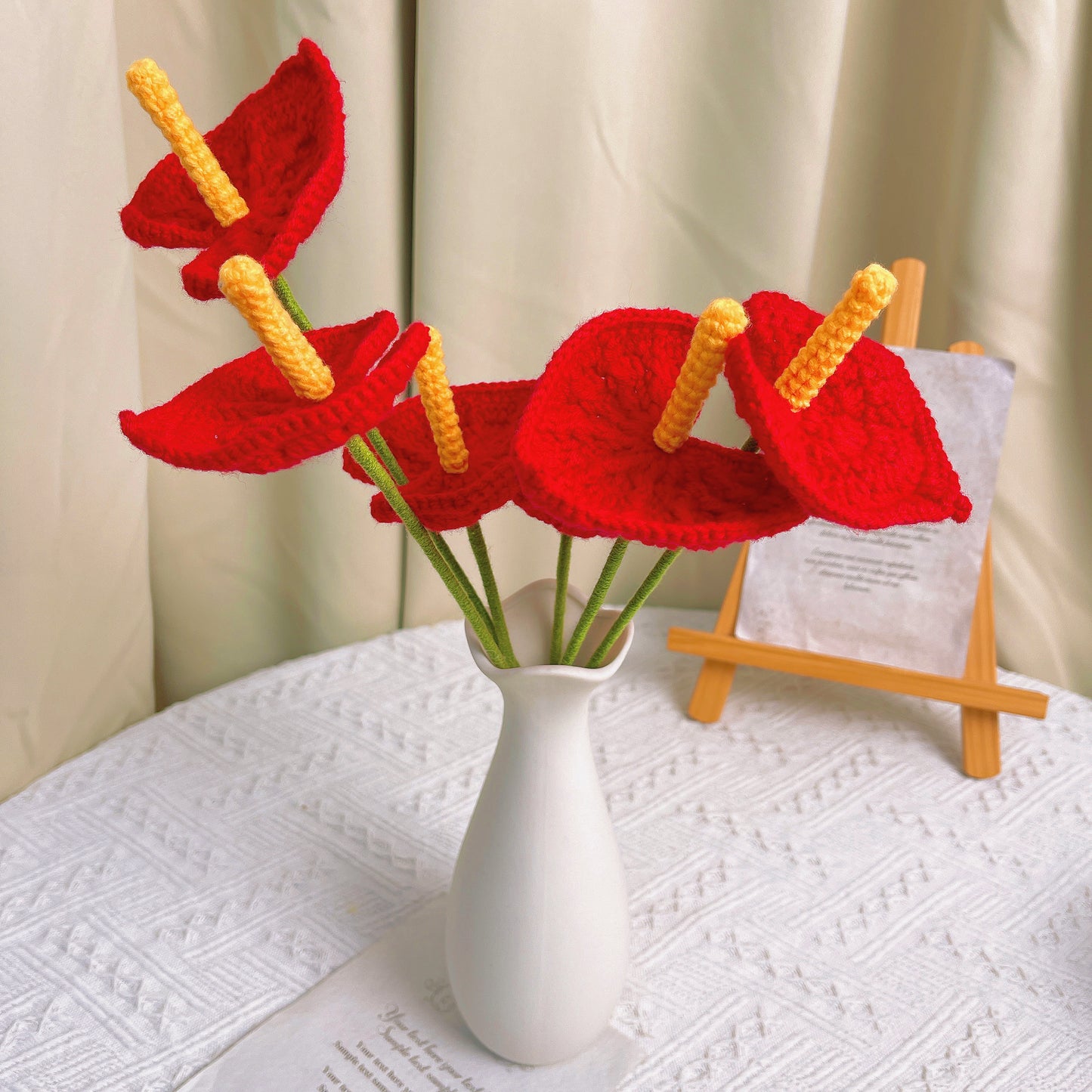 Anthurium rouge crocheté à la main : un symbole de prospérité et de joie