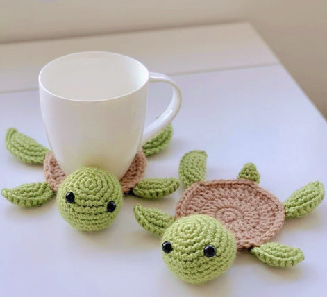 Gehäkelte Untersetzer im Schildkröten-/Ziegen-Design – gestrickte Tassenmatte/Wärmekissen