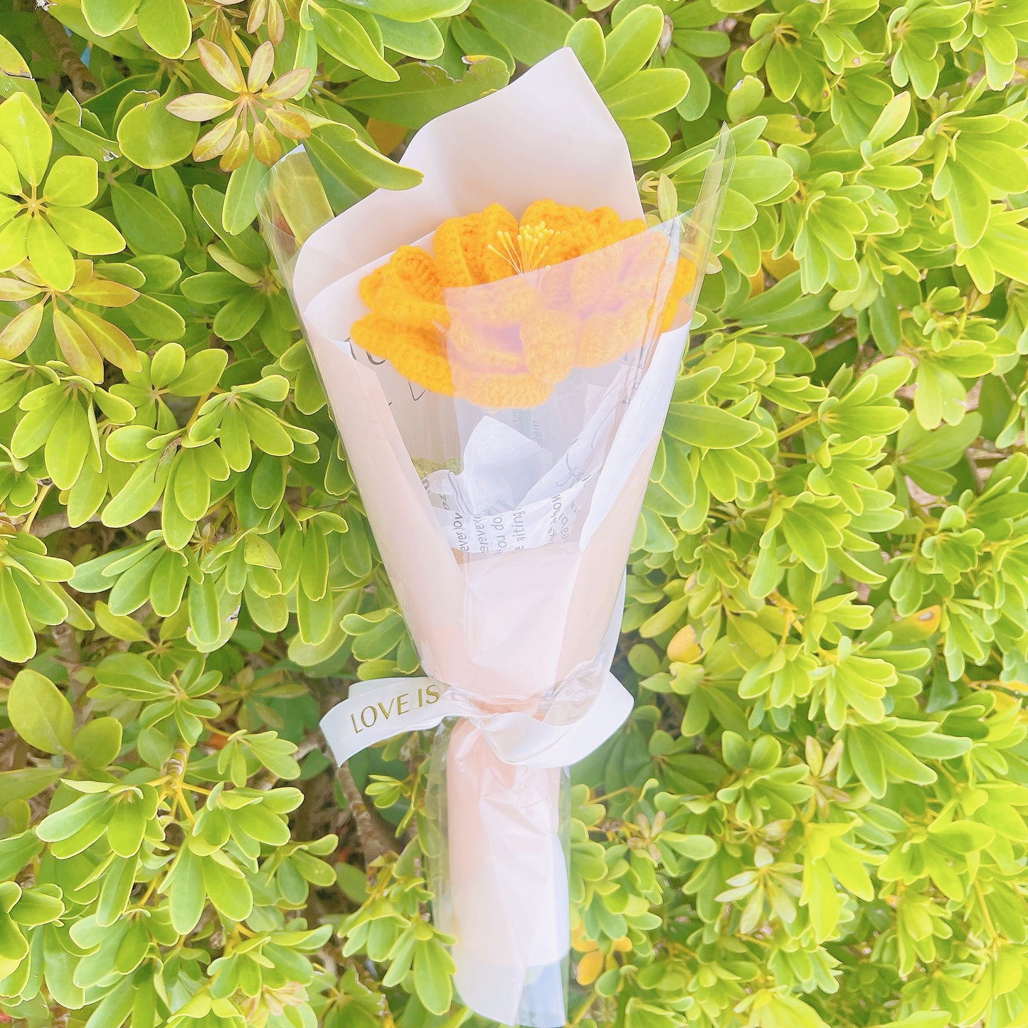 Bouquet de soucis du mois de naissance d’octobre - Arrangement floral d’anniversaire à tige unique crocheté à la main avec emballage festif
