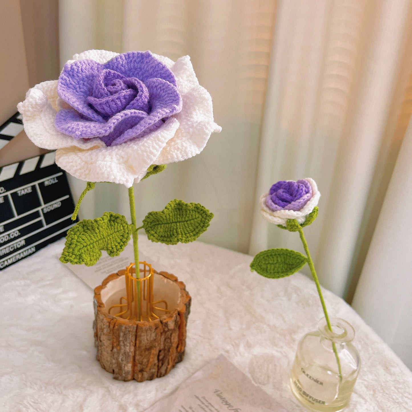 Bouquet de roses du mois de naissance de juin - Fleur d’anniversaire à tige unique accrochée à la main avec souffle de bébé, célébration nationale des fleurs
