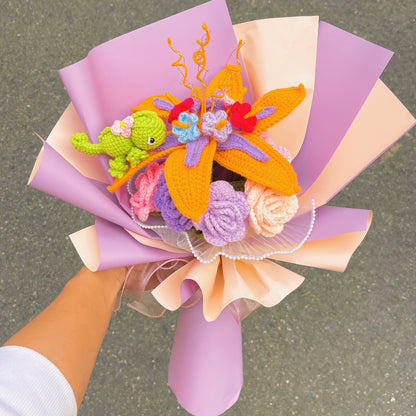 Princess Sundrop Crocheted Chameleon Bouquet with 8 Roses - Anniversary Gift for Girlfriend Wife Graduation Celebration