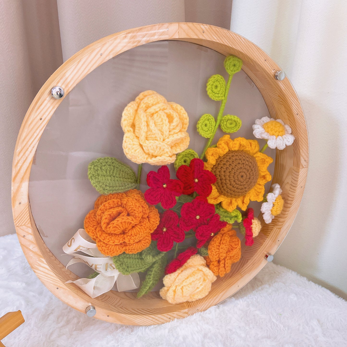 Sunny Breeze Artistry : Décoration de cadre de fleurs au crochet fabriquée à la main