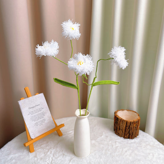 Bouquet de pissenlits blancs au crochet fait à la main - capitules doux et moelleux, tiges vertes, centres jaunes