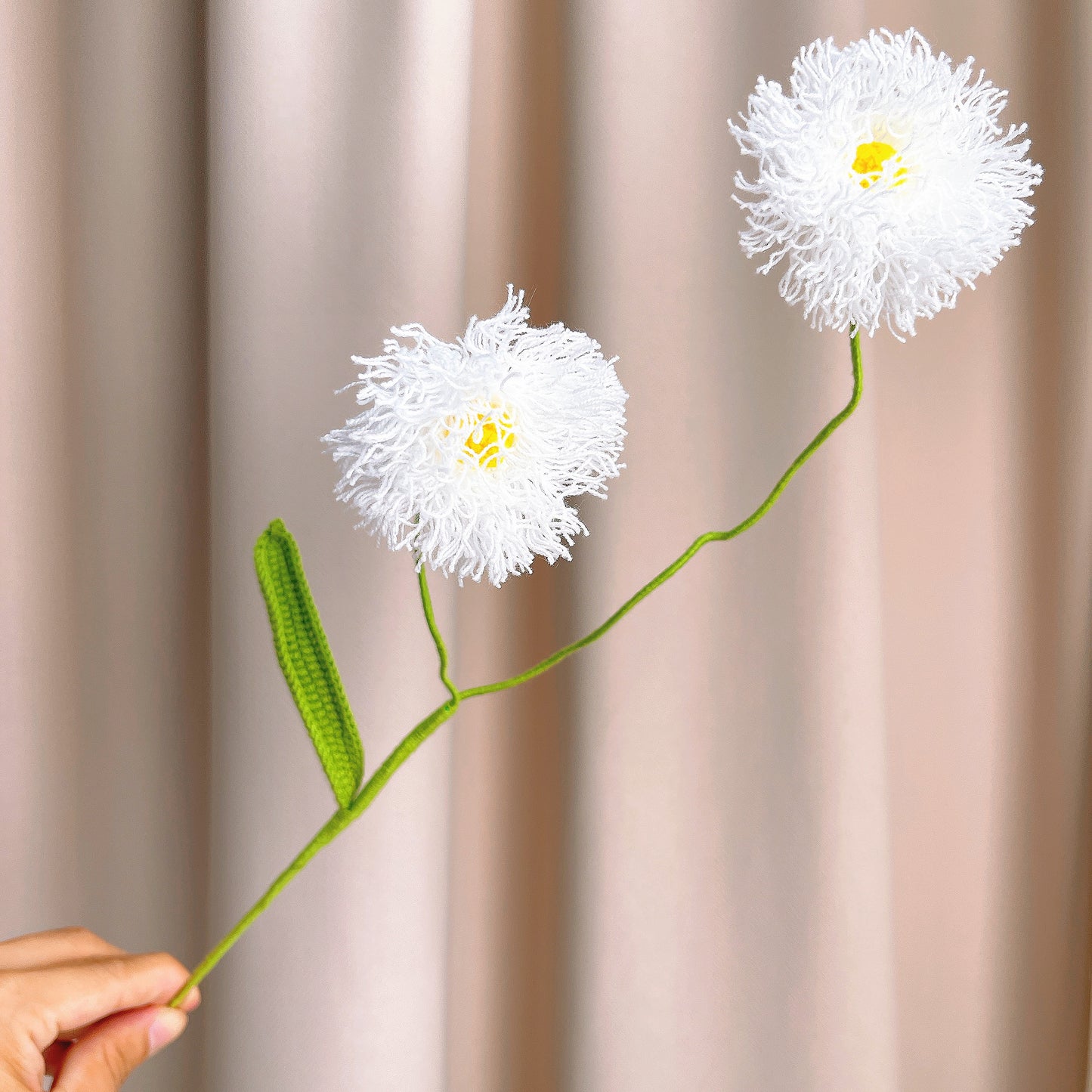 Handcrafted Crochet White Dandelion Bouquet - Soft Fluffy Flowerheads, Green Stems, Yellow Centers