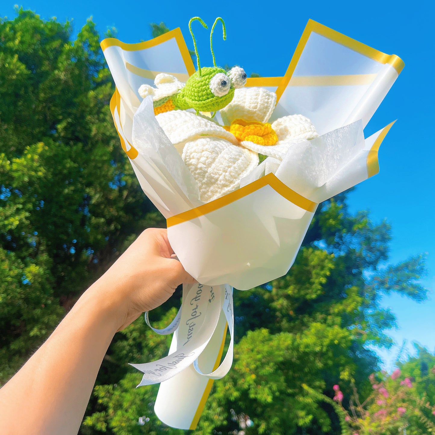 Gehäkelter Blumenstrauß mit Lotusblüte, Glühwürmchen und riesiger weißer Rose – Prinzessin Frosch Geschenk für Heimdekoration, Hochzeiten, Grüner Strahl