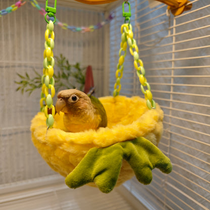 Nid d'oiseau perroquet au design d'ananas heureux, équipé de crochets et de chaînes en plastique, adapté à une utilisation en cage, forme demi-lune remplie de coton, offrant un endroit pour dormir confortable pour les oiseaux de compagnie.