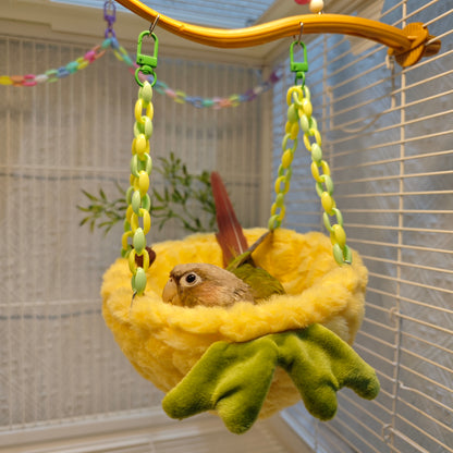 Nid d'oiseau perroquet au design d'ananas heureux, équipé de crochets et de chaînes en plastique, adapté à une utilisation en cage, forme demi-lune remplie de coton, offrant un endroit pour dormir confortable pour les oiseaux de compagnie.