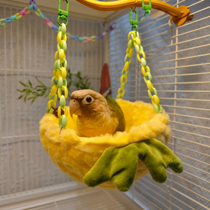 Nid d'oiseau perroquet au design d'ananas heureux, équipé de crochets et de chaînes en plastique, adapté à une utilisation en cage, forme demi-lune remplie de coton, offrant un endroit pour dormir confortable pour les oiseaux de compagnie.