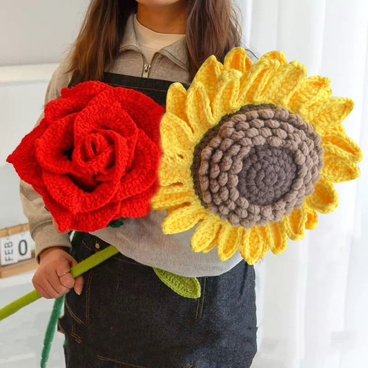 Handgemachter gehäkelter riesiger Blumenstecker als Dekoration – Requisiten aus Sonnenblume und roter Rose für Partys, Feiern und Abschlussfeiern