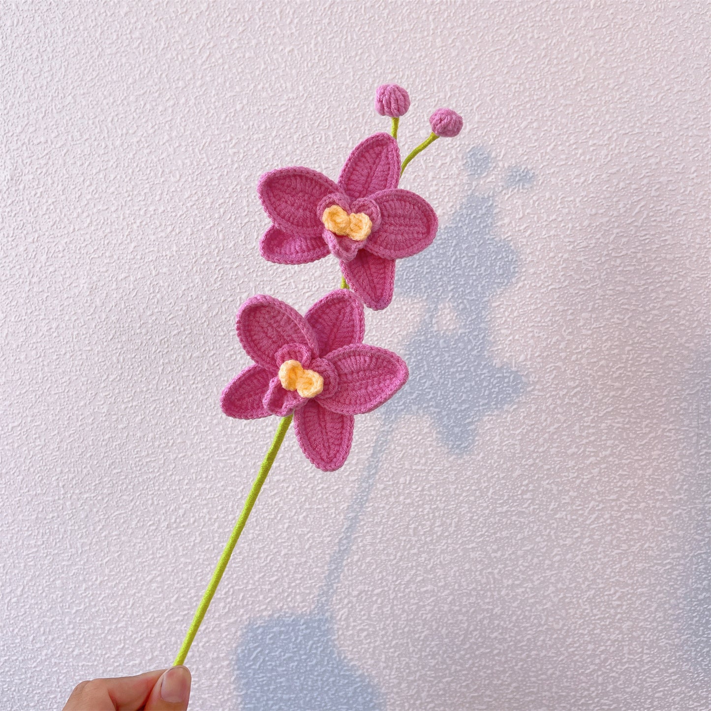 Orchideenstrauß zum Geburtsmonat August – handgefertigter, hakenförmiger Einzelstiel, Blumengeschenk zum Geburtstag und Jahrestag für im August geborene Lieben