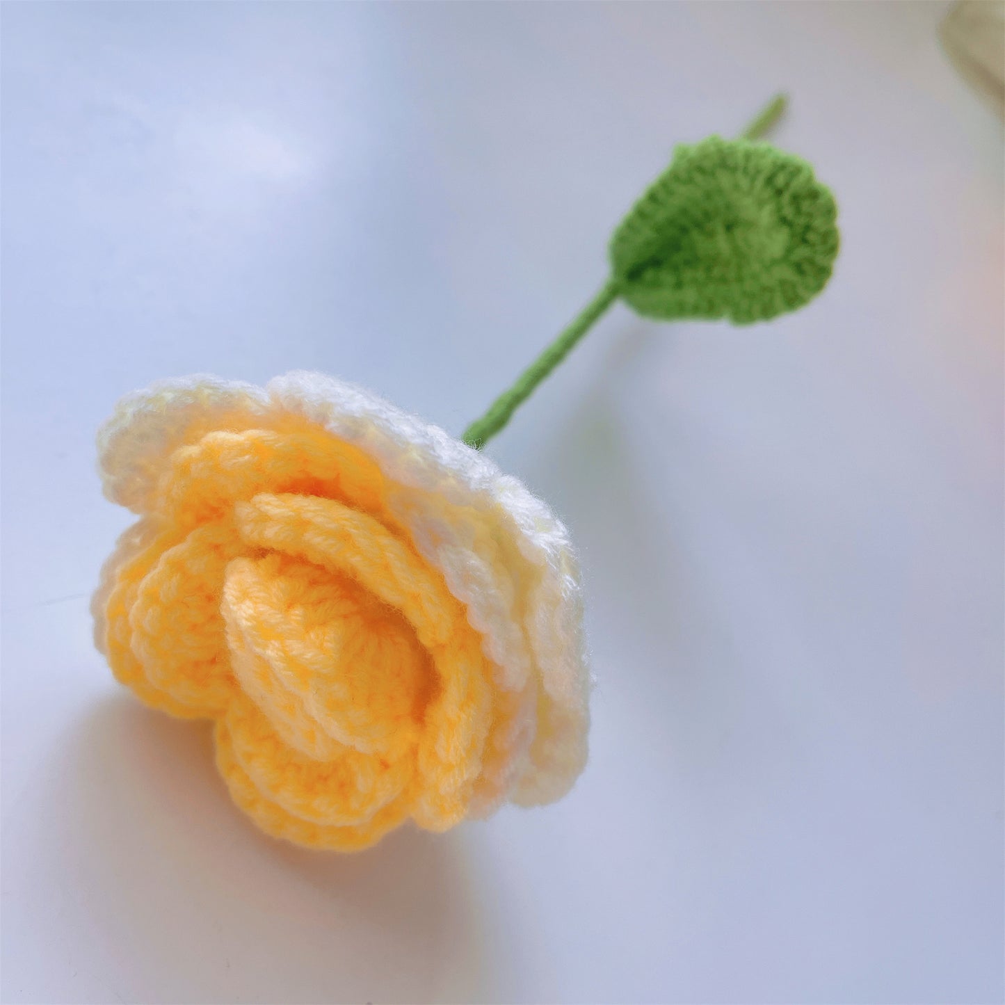 Magnifique bouquet jaune crocheté à la main : Lys, Rose, Pom-Pom et Lavande