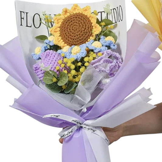 Royal Elegance : Bouquet de fleurs violettes au crochet fait à la main - Tournesols, marguerites, œillets et tulipes