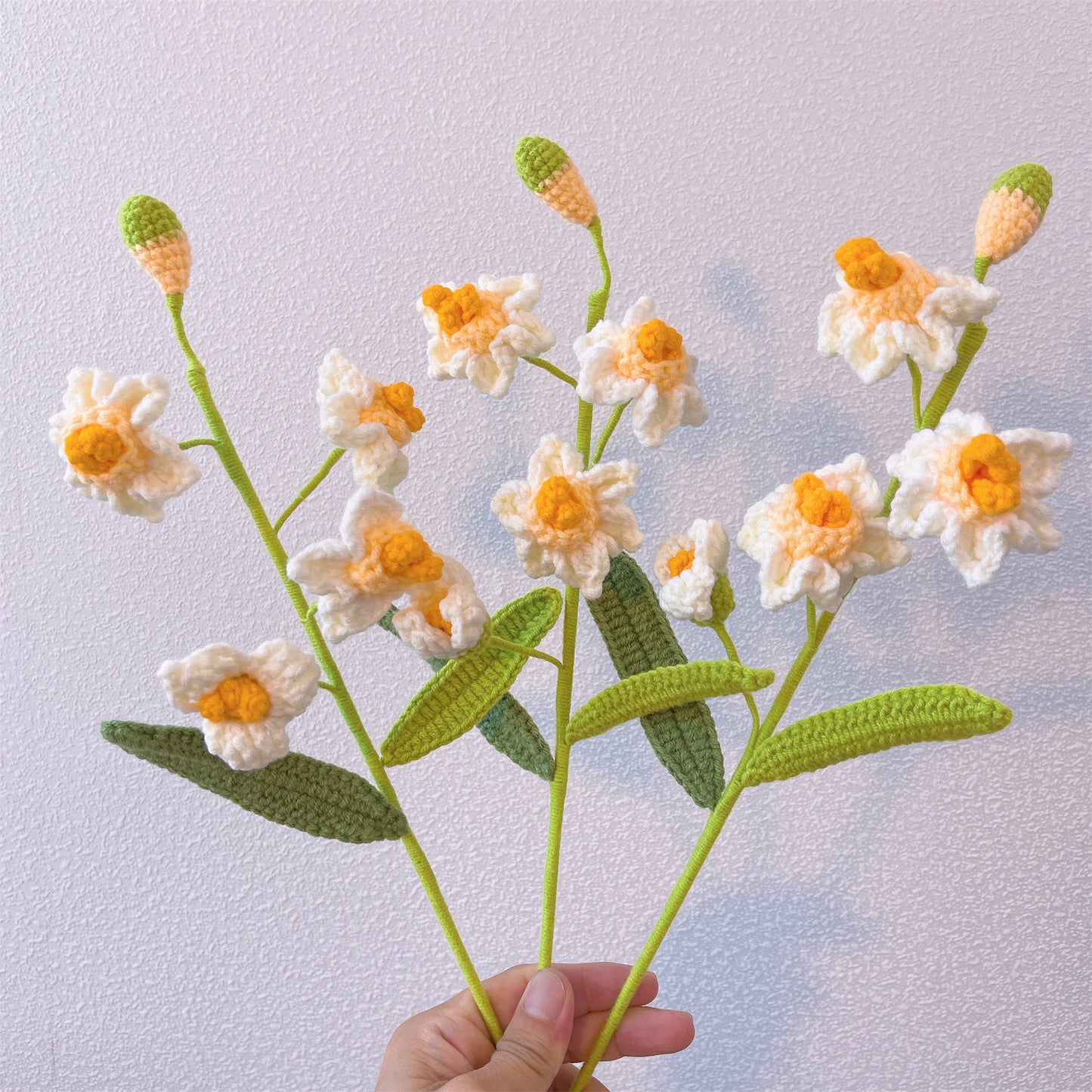 Bouquet de narcisses jonquilles du mois de naissance de mars - Arrangement floral d'anniversaire à tige unique crocheté à la main avec emballage élégant