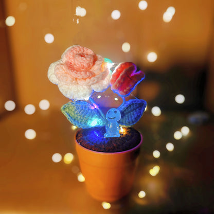 Handgefertigte gehäkelte Rosenpflanze – realistische Kunstblume – einzigartige Wohndekoration – perfektes Geschenk für Pflanzenliebhaber – handgefertigt – Vatertagsgeschenk 2024