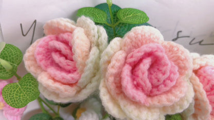 Pétales d'amour : Bouquet de roses au crochet fait à la main en rose - Cadeaux de luxe pour la Saint-Valentin, la fête des mères et plus encore