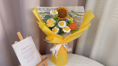 Bouquet au crochet fait main de fleurs jaunes et oranges Tournesols, Tulipes, Marguerite, Roses