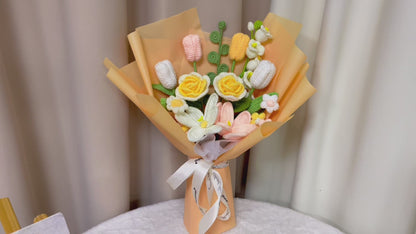 Magnifique bouquet de soleil doux au crochet fait à la main avec des roses, des tulipes, des lys, de l'eucalyptus et plus encore - Parfait pour la Saint-Valentin, la fête des mères ou toute autre occasion