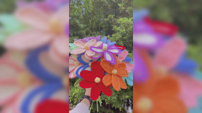 Handgefertigter gehäkelter Kosmos Bipinnatus – aus Garn gefertigt, Heimdekoration, Geschenkidee, zart und bezaubernd, symbolische Blume, Herbstdekoration für Zuhause