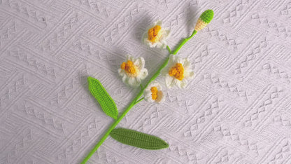 Réveil printanier : piquet de jonquilles au crochet fabriqué à la main pour une décoration de jardin joyeuse