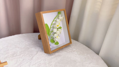 Handgefertigte Maiglöckchen gehäkelt im Fotorahmen – Wanddekoration aus Holz, Tischdekoration, einzigartiges Hochzeitsgeschenk, Jahrestag, Muttertag